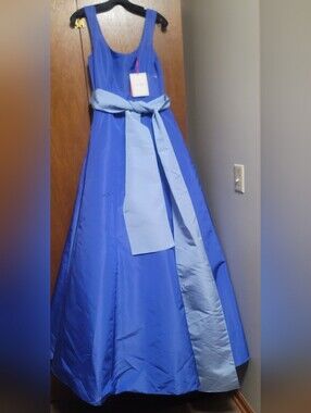 Carolina Herrera Scoop Neck Silk A Line  Blue Satin Gown with Light Blue Sash 10